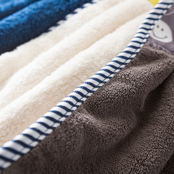 Prosop de mână din velur coral, fibre ultra-fine, poliester, fir 16, tivare, 30–50 g