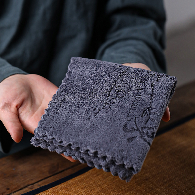 Teekäterätik teekannule ja teekaasadele (Materjal: keemiline kiud; Töötlemine ja kohandamine: Jah; Logo trükkimine: Jah; Kategooria: teekäterätik; Ilma teekannuta)