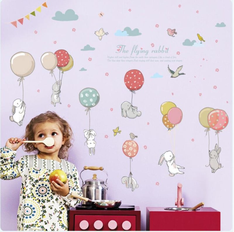 Stenska naljepnica – mural s balon-zeca za dječju sobu; materijal PVC; uzorak 10122; vodootporna naljepnica za zid; pogodna za dnevni boravak, spavaću sobu, ured, kuhinju, kupaonu, hodnik; moderni minimalistički, ravni zidni naljepnica