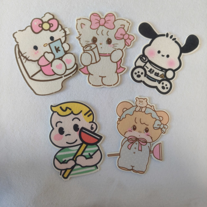 Pašlīmējošs tualetes noformējums ar karikatūras motīvu, atsvaidzinošs aromāts, filca materiāls, karikatūras stils, pielāgošana pieejama