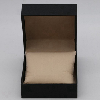 PU bőr óradoboz felnyíló fedéllel, ékszertároló funkcióval, nyomtatott logóval, 100 darabos csomag