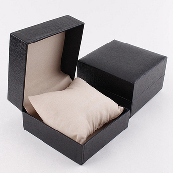 PU bőr óradoboz felnyíló fedéllel, ékszertároló funkcióval, nyomtatott logóval, 100 darabos csomag