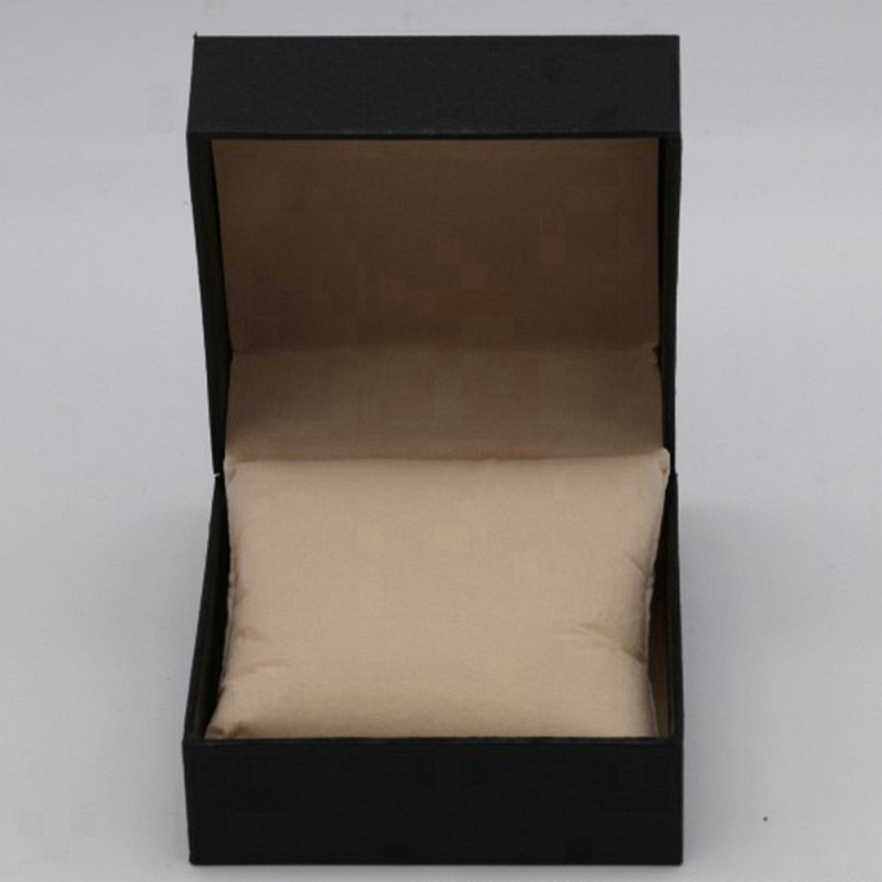 PU bőr óradoboz felnyíló fedéllel, ékszertároló funkcióval, nyomtatott logóval, 100 darabos csomag