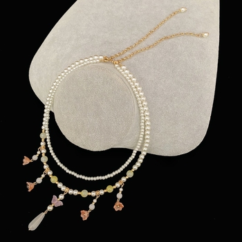 Műgyöngyökkel ellátott nyaklánc, kézzel készített golyós lánccal, organikus üvegmedállal, 2025 tavasz