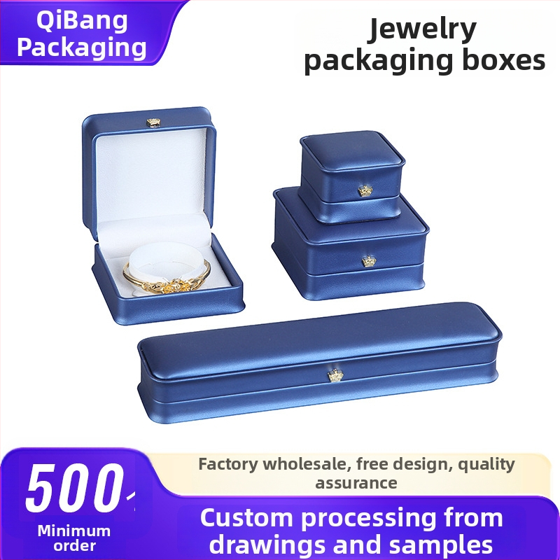 Šperkovnica s PU koženým velúrom a korunou, prispôsobiteľná značkou Qibang | materiály: plastová krabička + PU koža + flanel | účel: balenie/vystavenie šperkov | typ balenia: vrecko