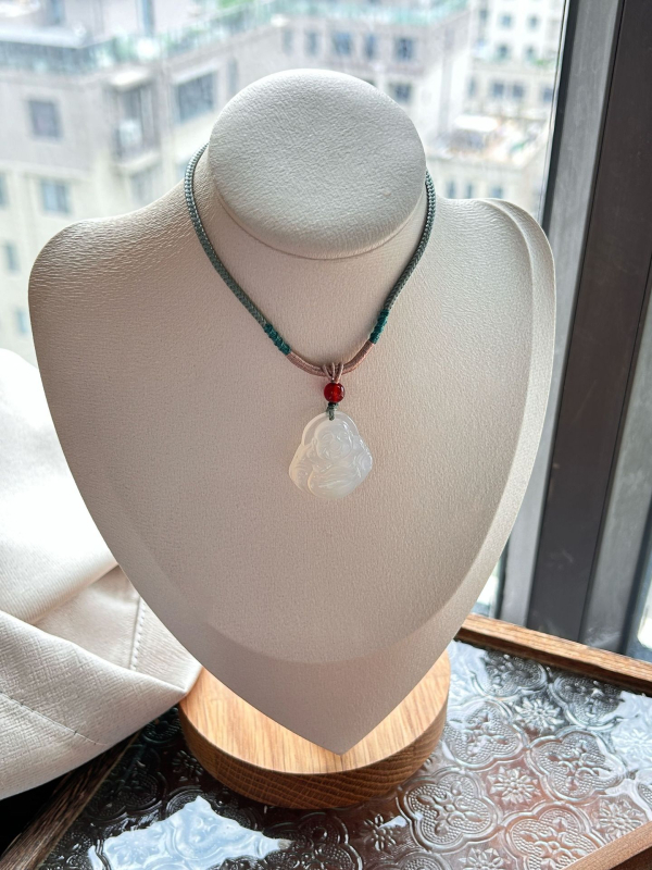 Lančić s privjeskom Bude od chalcedonskog achata, ručna izrada, kineski stil, podrijetlo Lianyungang