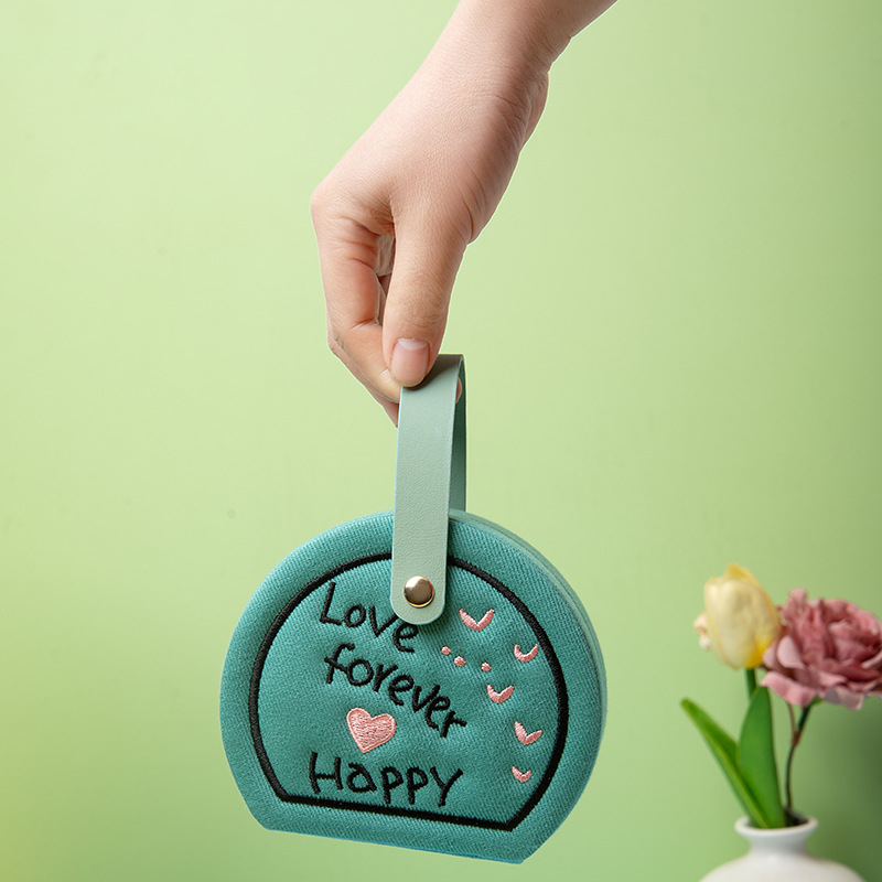 Ékszerdoboz HF250113-1, denim hímzés, félkör alakú, merev tok, hordozható