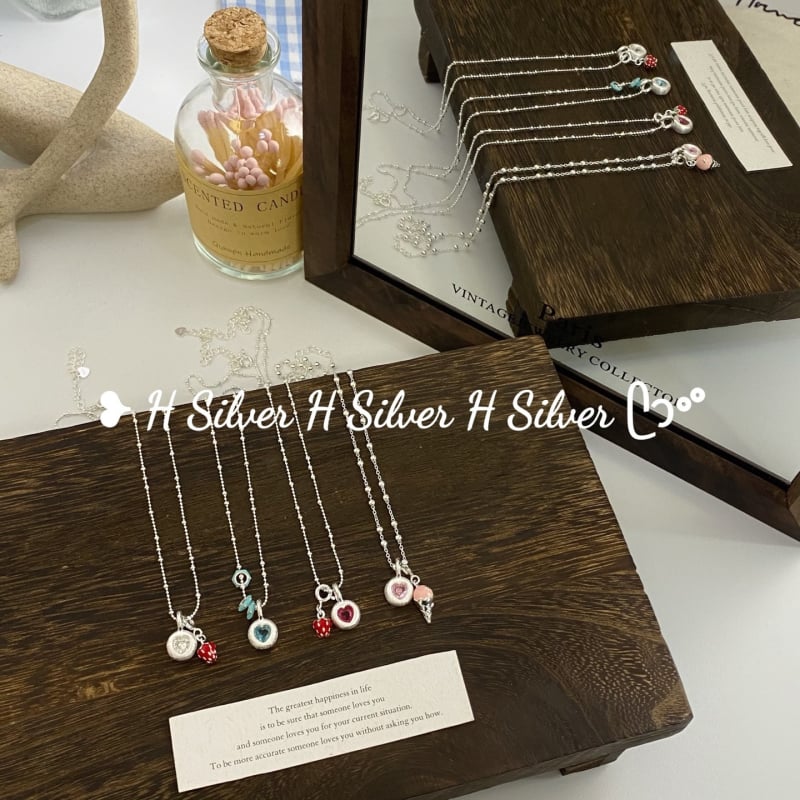 Colier din argint 925, lanț clavicular, pandantiv din argint 925, placare electroplatină, stil lux ușor (Material: argint 925; Pandantiv: argint 925; Lanț: clavicular; Proces: electroplatinare; Stil: lux ușor)