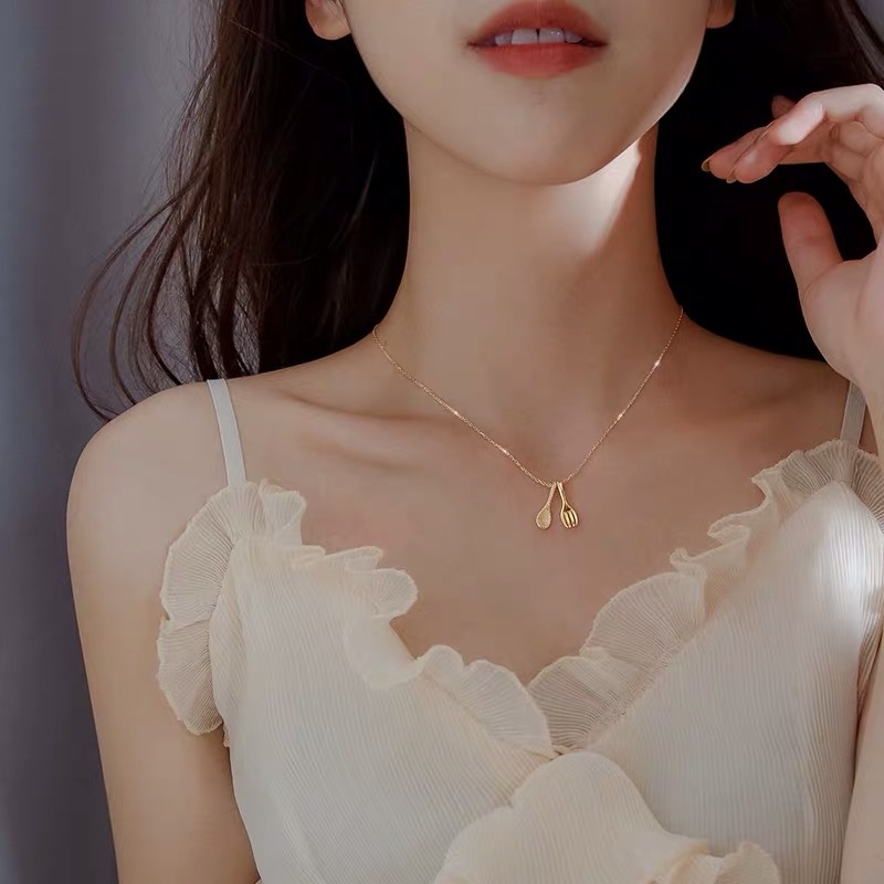 Colier cu pandantiv lingură-furculiță, argint 925, realizare manuală, lanț încrucișat, stil proaspăt și dulce