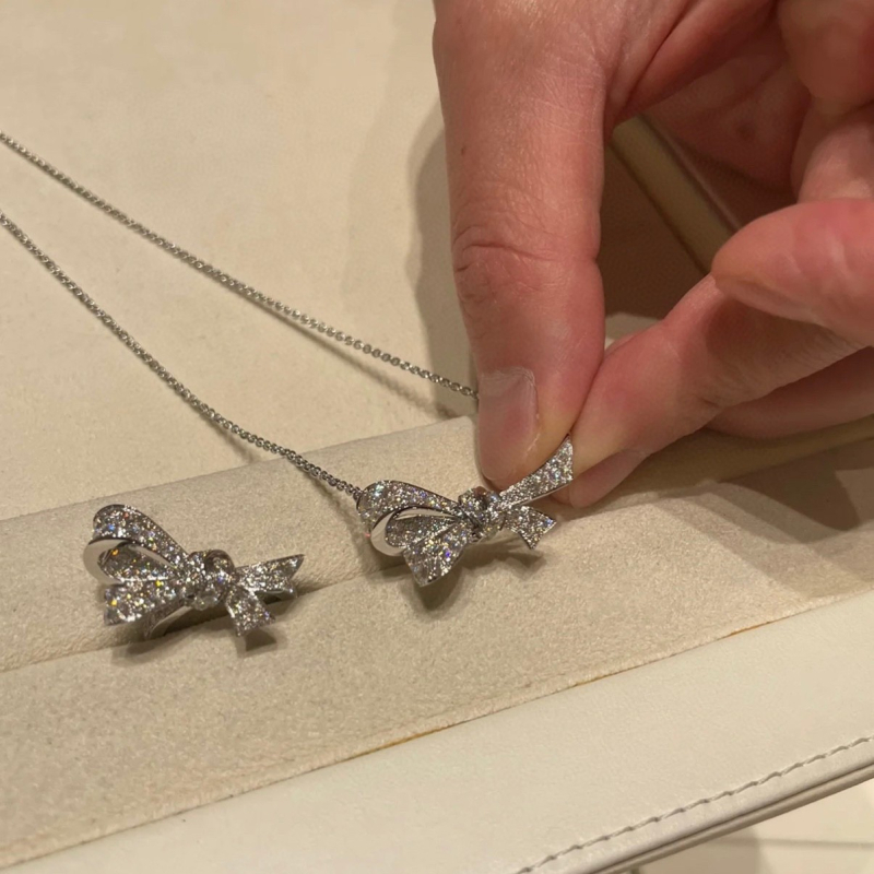 Colier cu fundă din argint S925, diamante complete, lanț obișnuit, stil lux ușor, lansare toamnă 2025