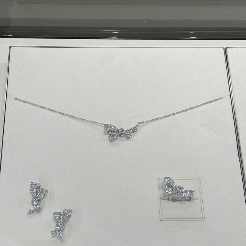 Colier cu fundă din argint S925, diamante complete, lanț obișnuit, stil lux ușor, lansare toamnă 2025