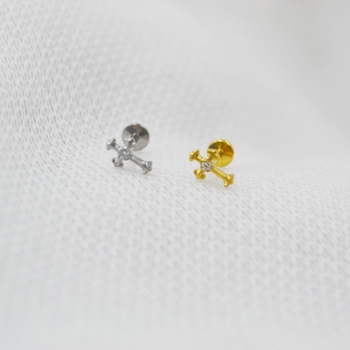 Lūpų piercing papuošalas – titano lydinys, G23 ASTM F136, geometrinis dizainas su gėlės kryžiumi ir marquise cirkoniu, graviruotas