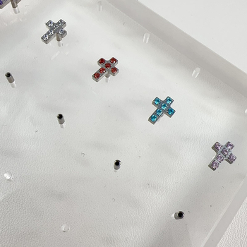 Геометрични кръстосани обици от титанова сплав G23 с диаманти 5A циркон, CNC огледално покритие