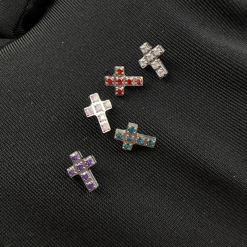 Геометрични кръстосани обици от титанова сплав G23 с диаманти 5A циркон, CNC огледално покритие