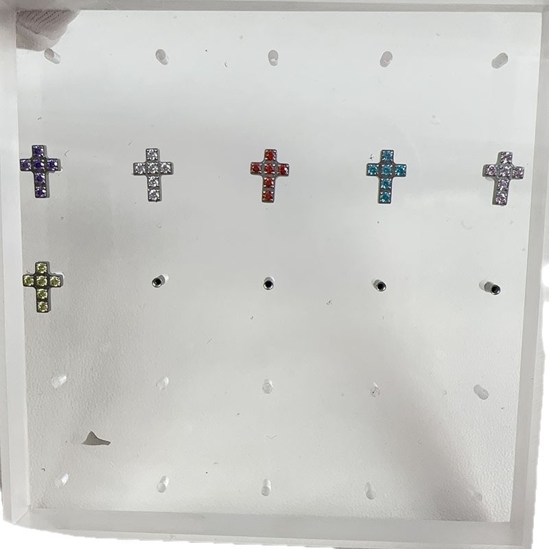 Геометрични кръстосани обици от титанова сплав G23 с диаманти 5A циркон, CNC огледално покритие