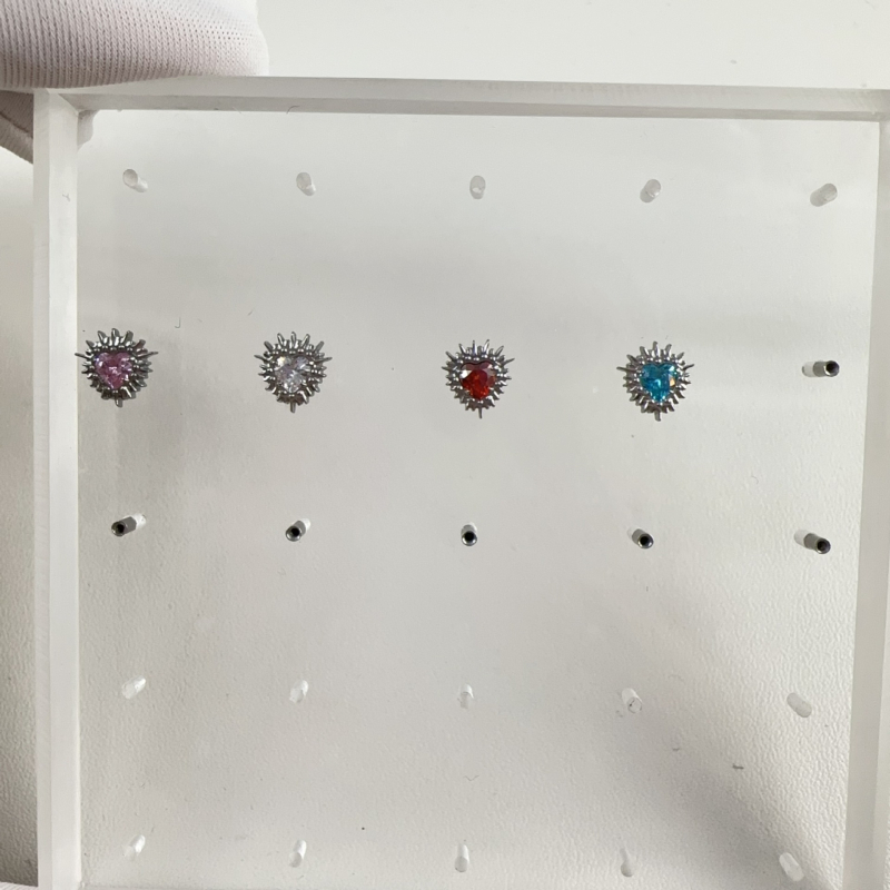 Hui Yiyue Lip Studs – Srdcovitý tvar, Diamantové osadenie, Unisex, Zmiešané materiály