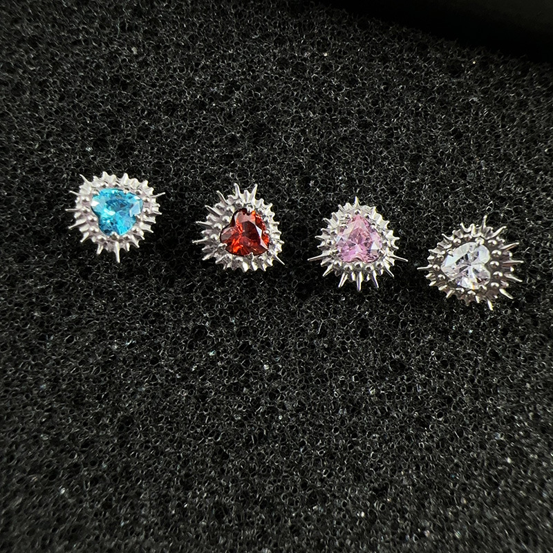 Hui Yiyue Lip Studs – Srdcovitý tvar, Diamantové osadenie, Unisex, Zmiešané materiály