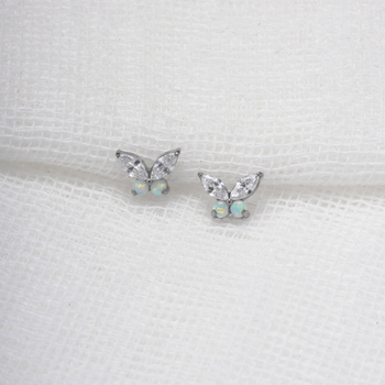 Titánium ötvözetű opál pillangó piercing ékszer – fül- és ajaks stud, uniszex, karikatúra stílus, szoborszerű felület