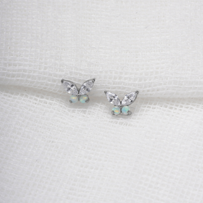 Titánium ötvözetű opál pillangó piercing ékszer – fül- és ajaks stud, uniszex, karikatúra stílus, szoborszerű felület