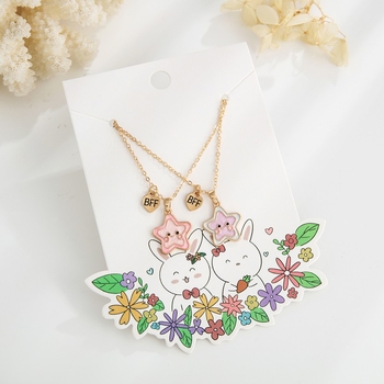 Set detských náhrdelníkov zliatiny s hviezdičkami a príveskami, kreslený štýl, povrch s kvapkou oleja, retiazka tvar postavy