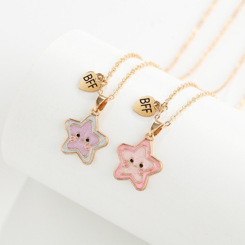 Set detských náhrdelníkov zliatiny s hviezdičkami a príveskami, kreslený štýl, povrch s kvapkou oleja, retiazka tvar postavy