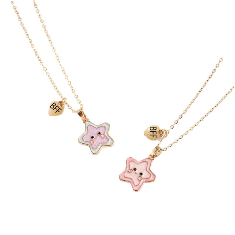 Set detských náhrdelníkov zliatiny s hviezdičkami a príveskami, kreslený štýl, povrch s kvapkou oleja, retiazka tvar postavy