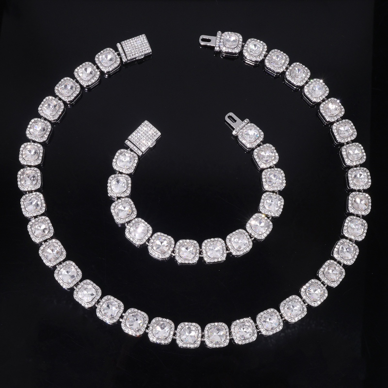 Náhrdelník s kubánskym reťazom, geometrický tvar, materiál: zliatina zinku, príves zo zliatiny zinku, elektroplátovanie