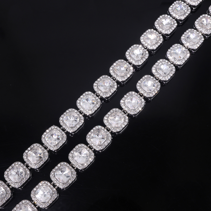 Náhrdelník s kubánskym reťazom, geometrický tvar, materiál: zliatina zinku, príves zo zliatiny zinku, elektroplátovanie