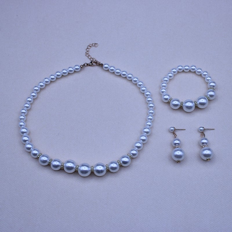 Detská súprava náhrdelník s perlami, náušnice a náramok - jednovrstvý dizajn s perlami (Materiál: plast/živica; Spracovanie: ručná výroba; Materiál prívesku: živica; Reťaz: guľový reťaz; Vek: 3–10 rokov)