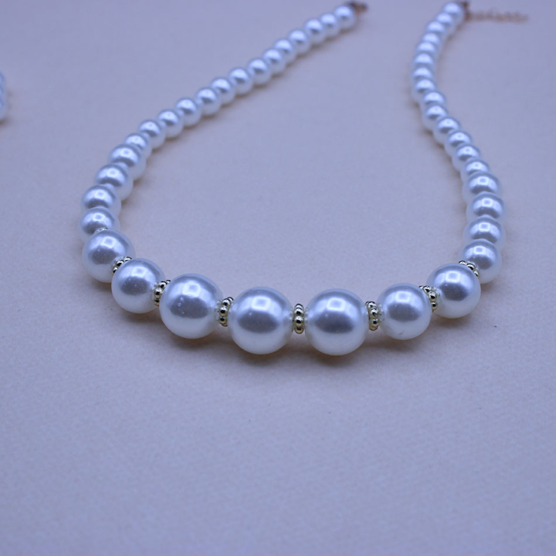 Detská súprava náhrdelník s perlami, náušnice a náramok - jednovrstvý dizajn s perlami (Materiál: plast/živica; Spracovanie: ručná výroba; Materiál prívesku: živica; Reťaz: guľový reťaz; Vek: 3–10 rokov)