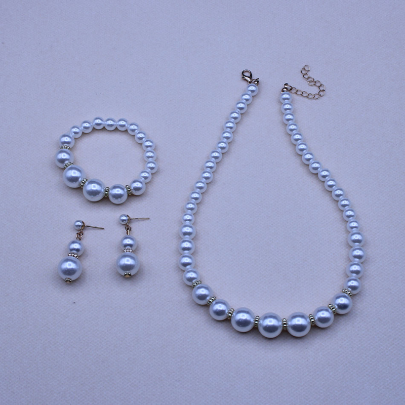 Detská súprava náhrdelník s perlami, náušnice a náramok - jednovrstvý dizajn s perlami (Materiál: plast/živica; Spracovanie: ručná výroba; Materiál prívesku: živica; Reťaz: guľový reťaz; Vek: 3–10 rokov)