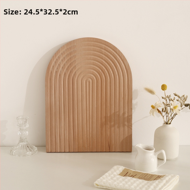 Nereguliarus medinis padėklas dekoracijoms ir laikymui, šiaurietiško stiliaus, rankomis piešta paviršius, dryžių raštas, skersmuo 11–13.9 cm.