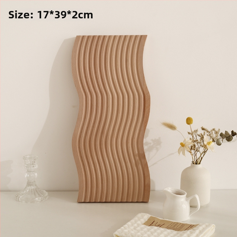 Nereguliarus medinis padėklas dekoracijoms ir laikymui, šiaurietiško stiliaus, rankomis piešta paviršius, dryžių raštas, skersmuo 11–13.9 cm.