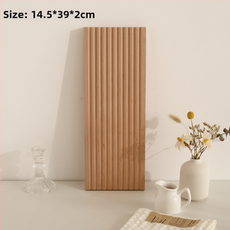 Nereguliarus medinis padėklas dekoracijoms ir laikymui, šiaurietiško stiliaus, rankomis piešta paviršius, dryžių raštas, skersmuo 11–13.9 cm.