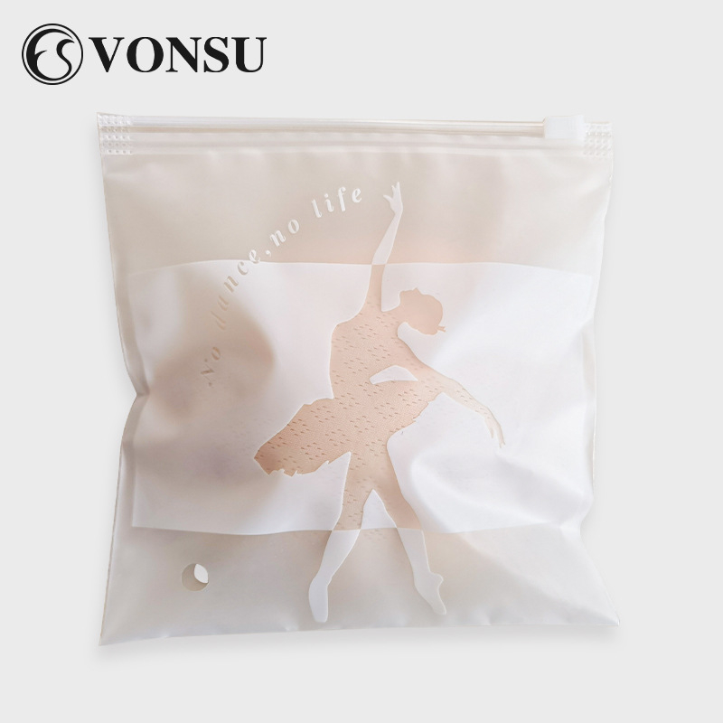 Jednodielne baletno-gymnastické telo s kruhovou vložkou na prsiach, odnímateľné a prateľné, materiál: špongia, tenká hrúbka, leto 2023