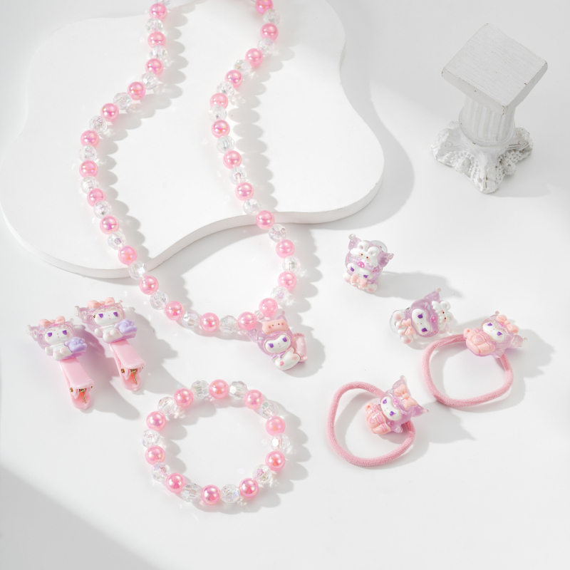 Detský šperk Cartoon štýlu s imitovanými perlami, živicovými príveskami a guľôčkovým reťazom – zahŕňa náhrdelník, náušnice a doplnky na ruku.
