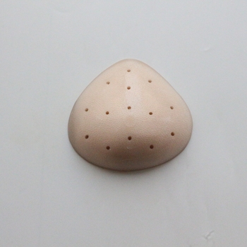 Silikónová prsná protéza – trojuholníkový tvar, perforovaná, dýchajúca, obyčajná hrúbka