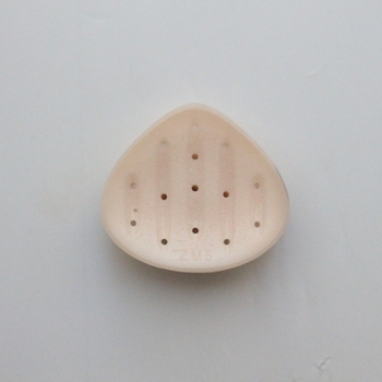 Silikónová prsná protéza – trojuholníkový tvar, perforovaná, dýchajúca, obyčajná hrúbka