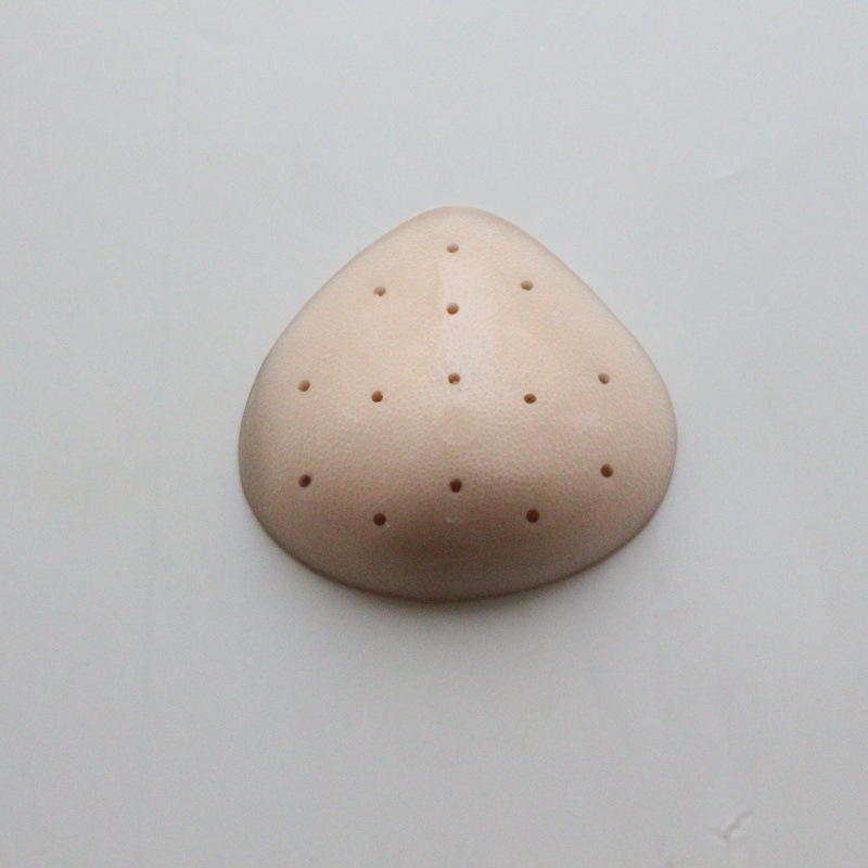 Silikónová prsná protéza – trojuholníkový tvar, perforovaná, dýchajúca, obyčajná hrúbka