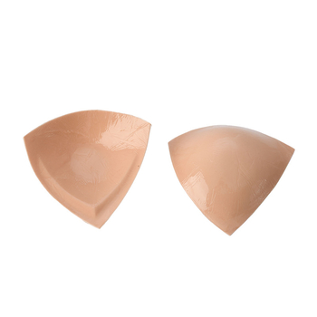 Mellkasbetét háromszög alakú, öntapadós, kétoldalas, vékony, újrahasználható (anyag: nylon; forma: háromszög; ragasztás: kétoldalas; vastagság: vékony; újrahasználat: újrahasználható)