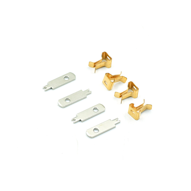 Universāls kontaktu rozete komplekts ar vara kontaktu atsperēm, kontaktu plāksnēm un korpusa ievietojumiem – saderīgs ar EU/US/UK standartiem