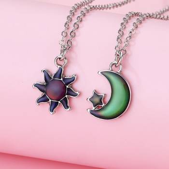 Nyaklánc Nap–Hold–Csillag formájú, ötvözet, olajcsepp-technika, hossz 41–50 cm