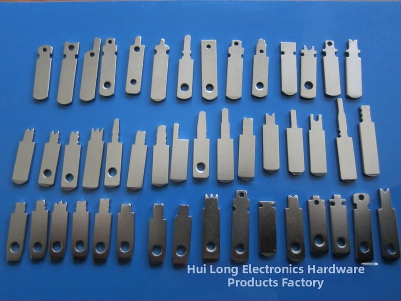 Elektriskā strāvas spraudņa pin - niķelēts dzelzs; vara pārklājums pēc niķelēšanas uzlabotai vadītspējai; Modelis: Ķīnas/ASV noteikumi