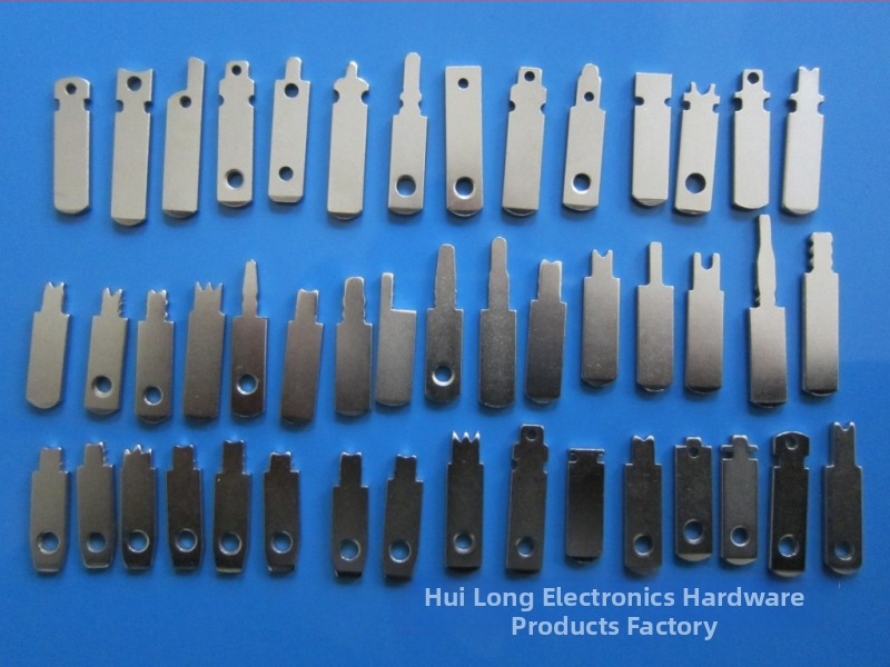 Elektrivõrgu pistiku pin - nikeldatud raud; nikeldamise järel vaskkate paremaks juhtivuseks; mudel: Hiina/USA regulatsioonid