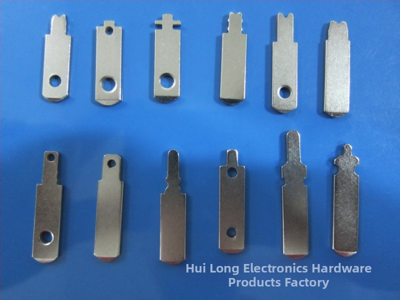 Elektrivõrgu pistiku pin - nikeldatud raud; nikeldamise järel vaskkate paremaks juhtivuseks; mudel: Hiina/USA regulatsioonid