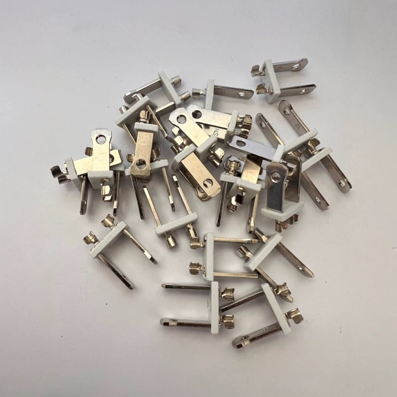 ASV spraudņa kontakta daļa uzlādei, integrēts divu kontaktu iekšējais rāmis, lodēti kontakti, modelis 005, zīmols Yishun