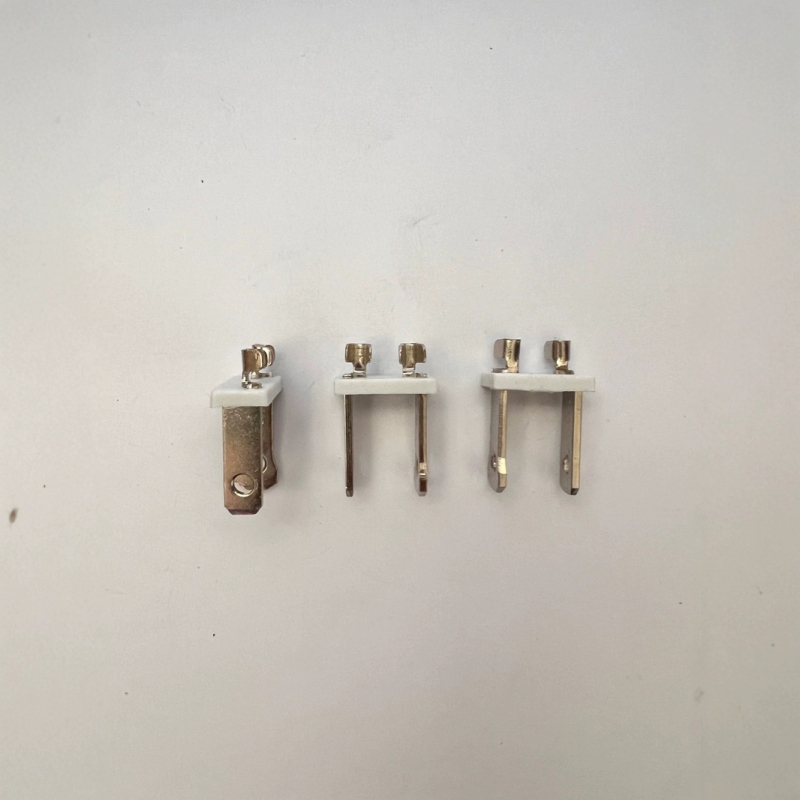 ASV spraudņa kontakta daļa uzlādei, integrēts divu kontaktu iekšējais rāmis, lodēti kontakti, modelis 005, zīmols Yishun