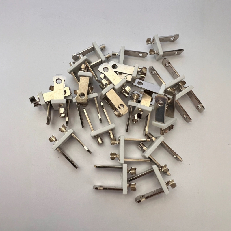 ASV spraudņa kontakta daļa uzlādei, integrēts divu kontaktu iekšējais rāmis, lodēti kontakti, modelis 005, zīmols Yishun