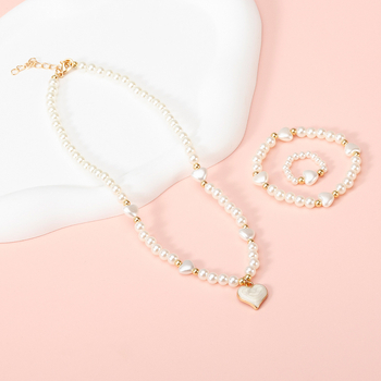 Gyerekeknek készült két darabos nyaklánc készlet: szív alakú hamis gyöngyök, golyó lánc, ötvözet medál