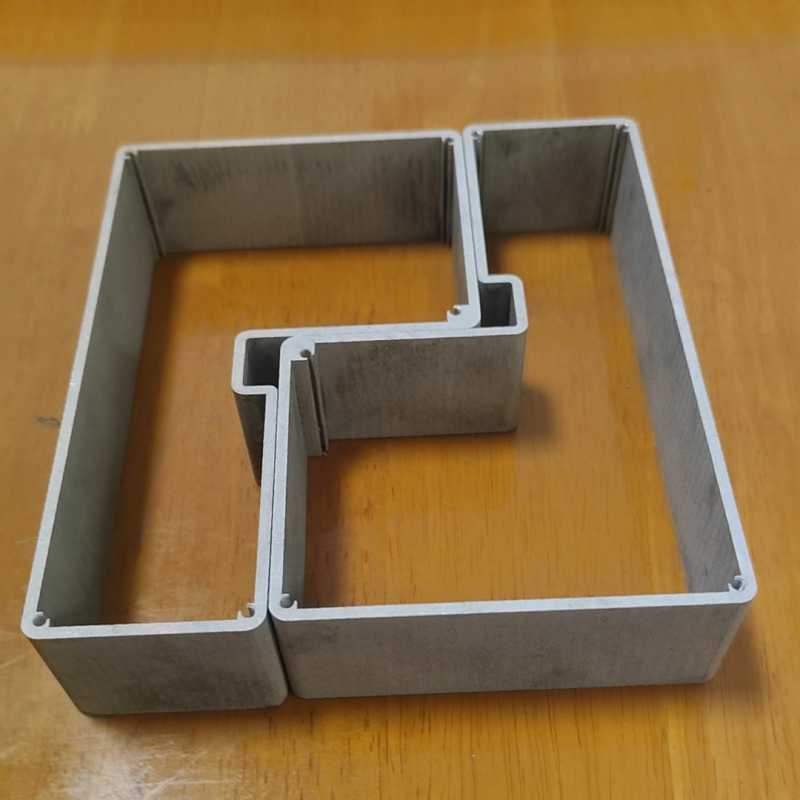 Siltuma izkliedes radiators ar alumīnija korpusu un efektīvu siltuma izkliedi (Modelis: heat sink; Materiāls: alumīnijs; Zīmols: Zhouyu Electrical Appliances)